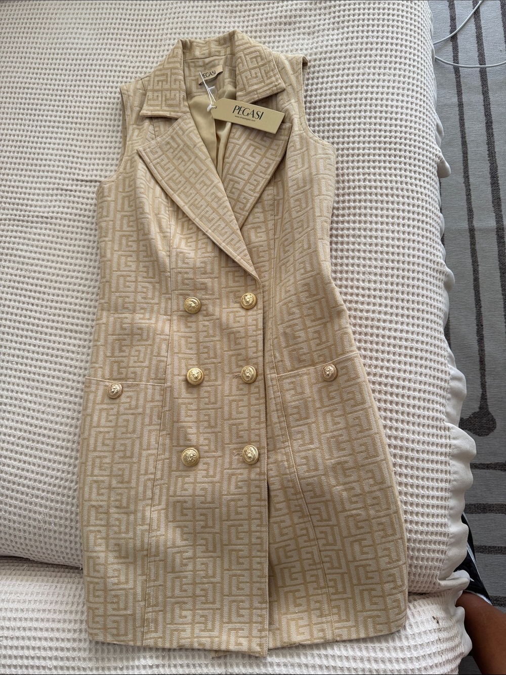 Beige Sleeveless Double-Breasted Jacquard Dress